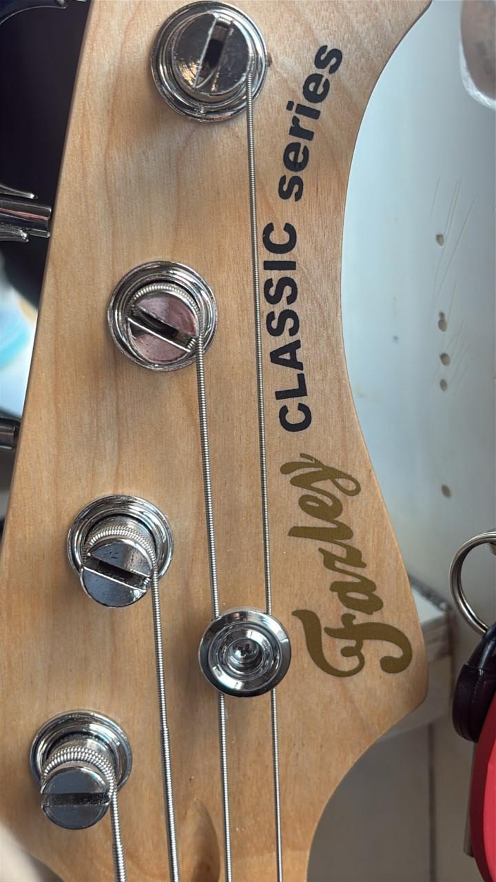 Bass gitaar Fazley