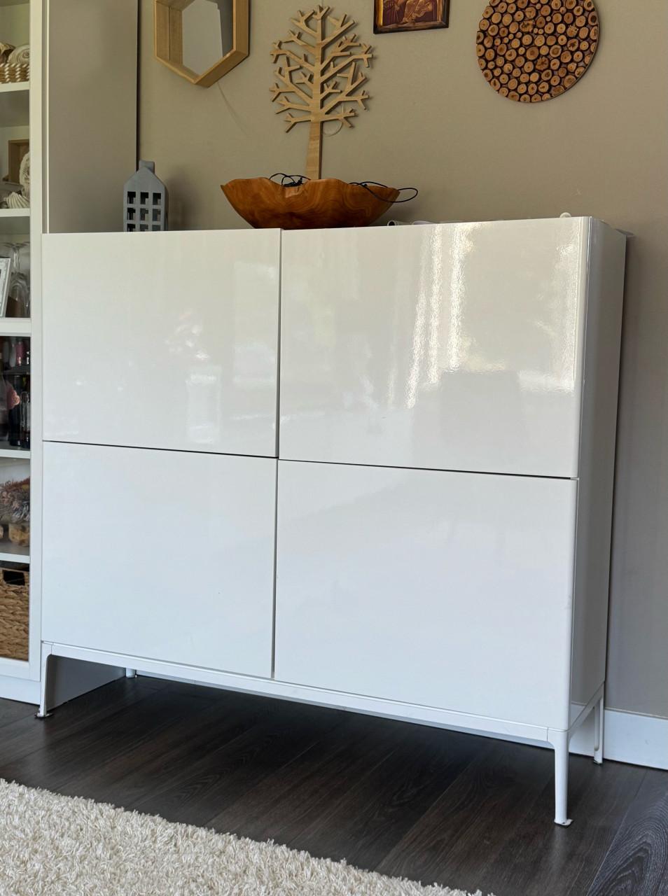 Witte kast woonkamer