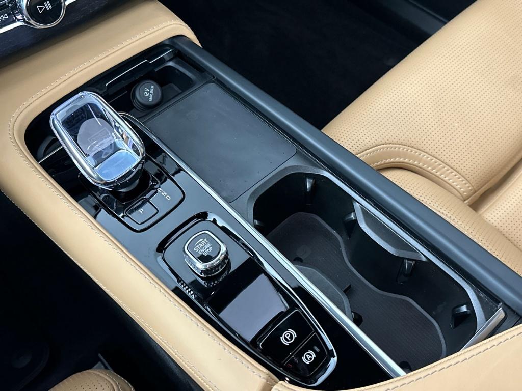 Volvo XC90 455pk recharge ultra dark| pano| luchtvering| 360camera| 22''