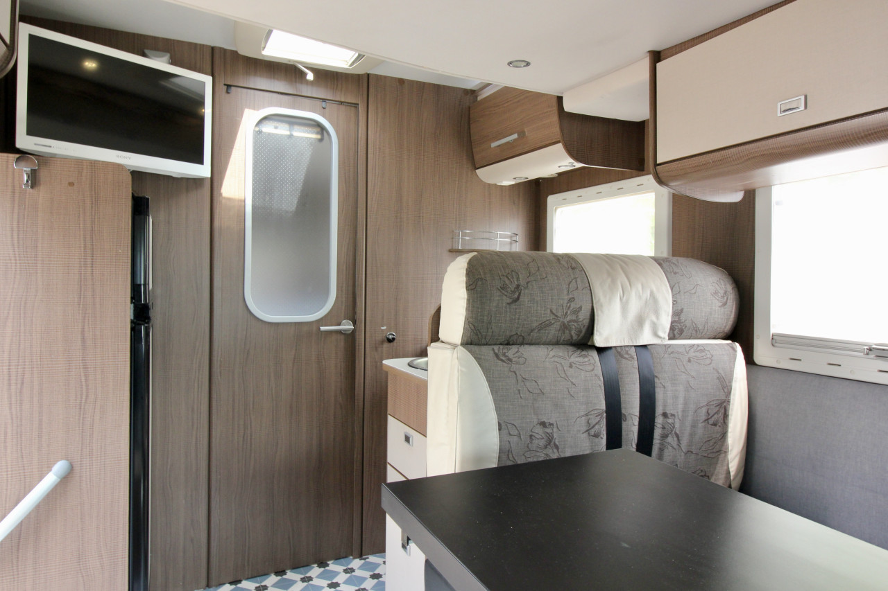 Rimor Europeo 69 Plus( Queensbed + Hefbed)