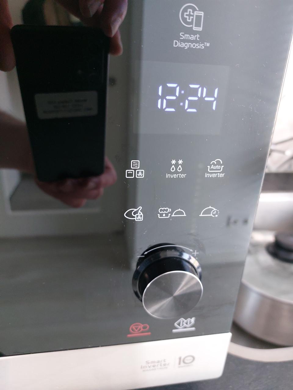 Combi oven-magnetron