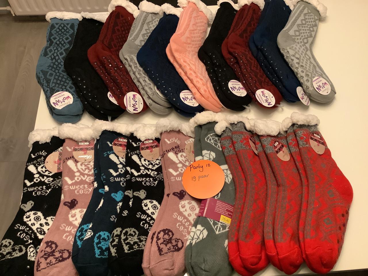 Partij warme dames fluffy huissokken. (Partij 12)