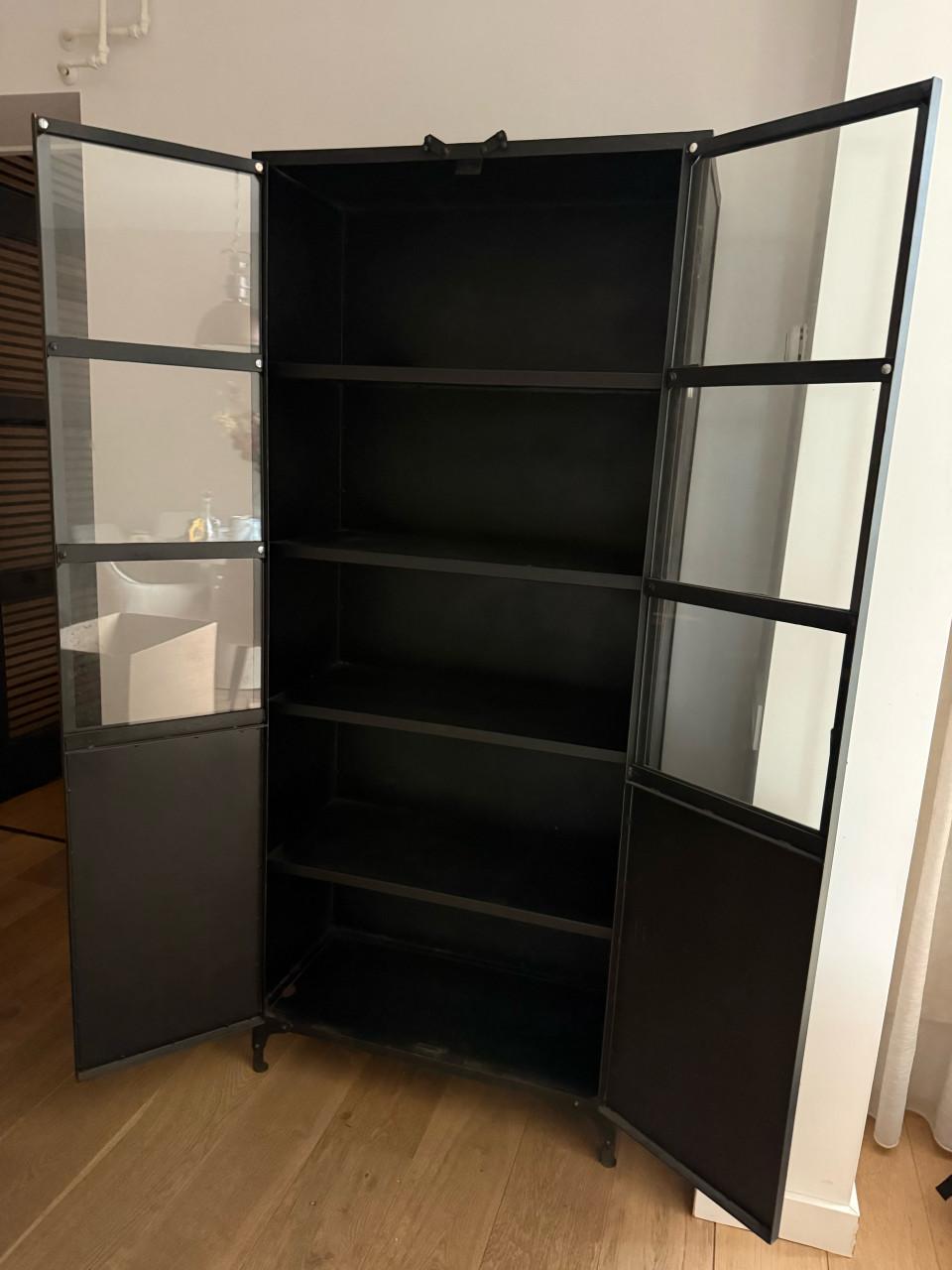 Industriële metalen vitrinekast