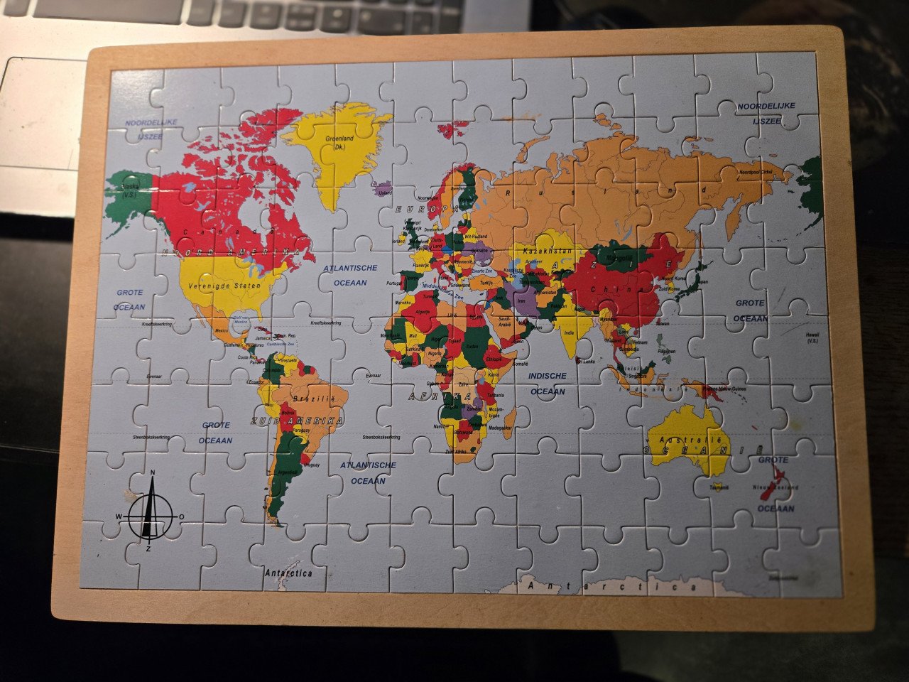 Houten puzzel wereldkaart 96-delig Afmeting: 40 x 1 x 30 cm
