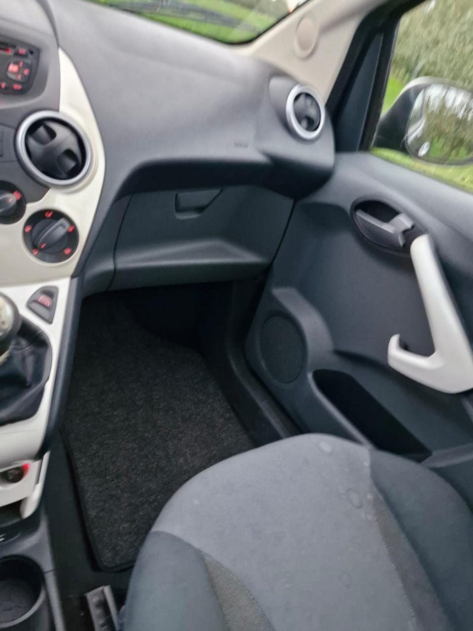 Ford Ka 1.2 51KW 2010 Zwart