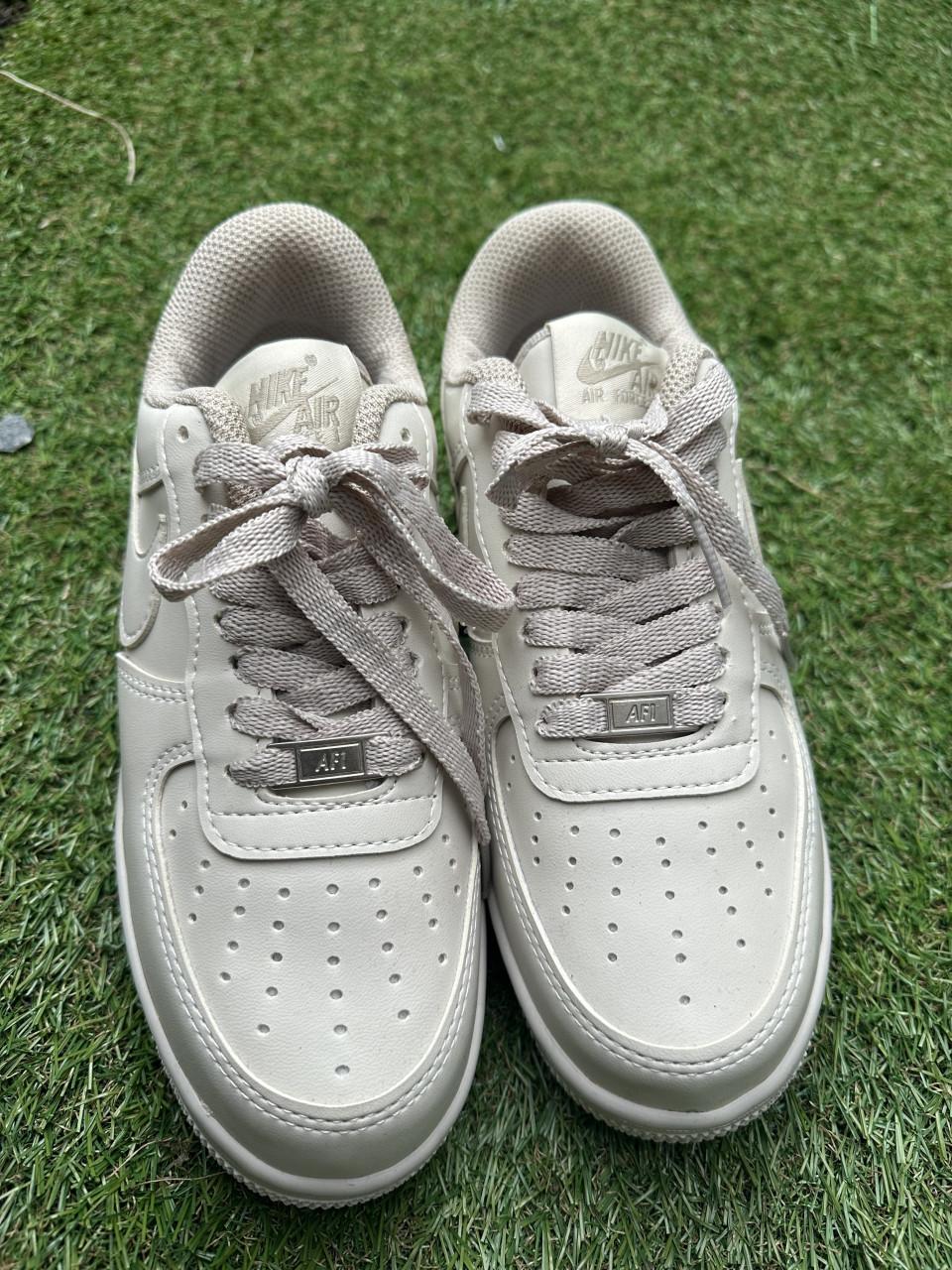 Nieuwe Mooie beige/creme Sneakers maat 36