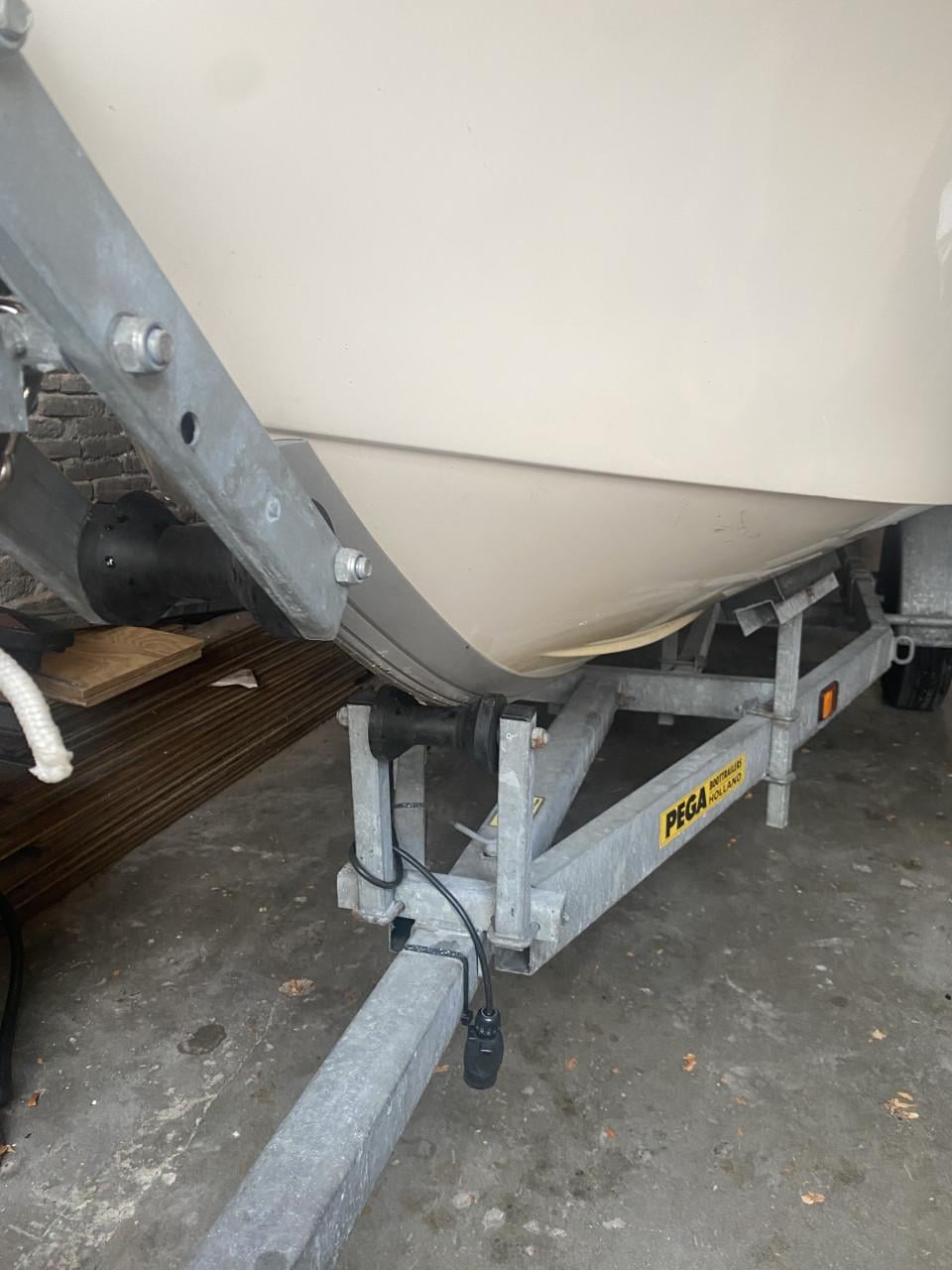 Elan 495 boot met 60pk Suzuki 4 takt en trailer