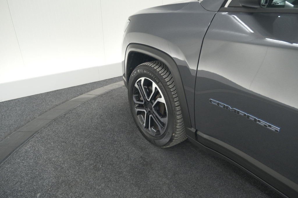 Jeep Compass 4xe 190 plug-in hybrid electric night eagle | camera | apple c