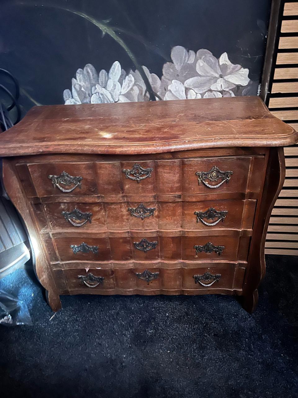QUEEN ANNE/ BROCANTE / VINTAGE KASTJE