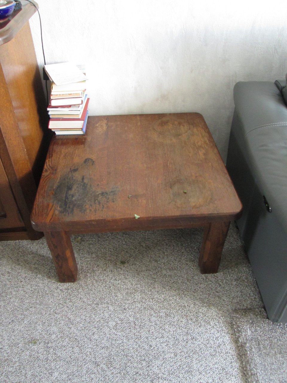 Gratis op te halen Eiken salon tafel en hoektafel met gebruik sporen