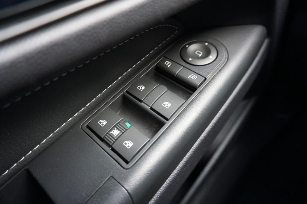 Opel Zafira 1.8 cosmo 7-persoons / climate / navi / cruise / trekhaak / lm 