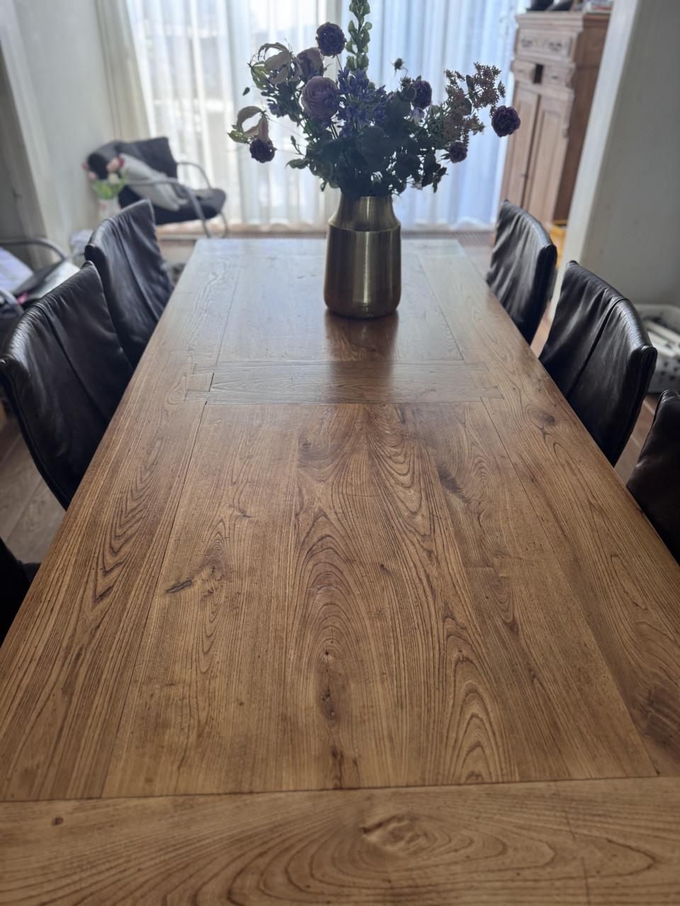Grote massief houten zware eettafel 210x90