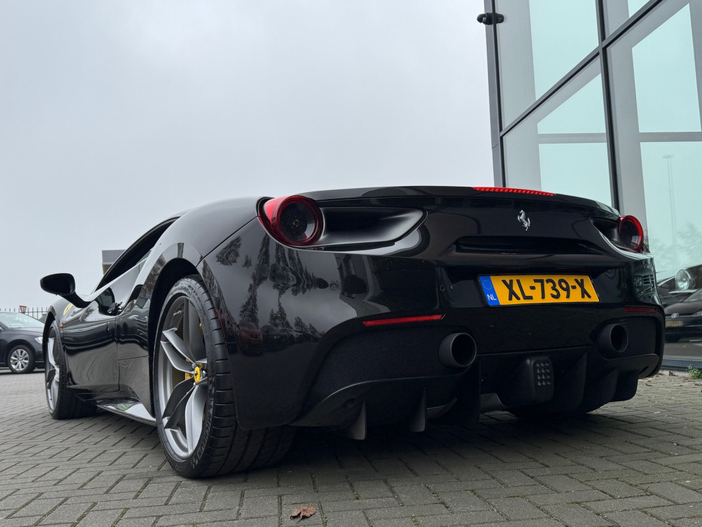 Ferrari 488 3.9 gtb hele * daytona seats * carbon driver zone * dealer onde
