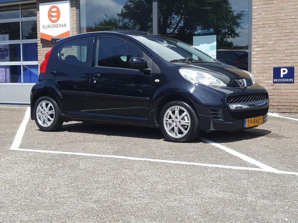 Peugeot 107 1.0 12v 5d 2-tronic automaat airco | lm-velgen | radio met cd-s