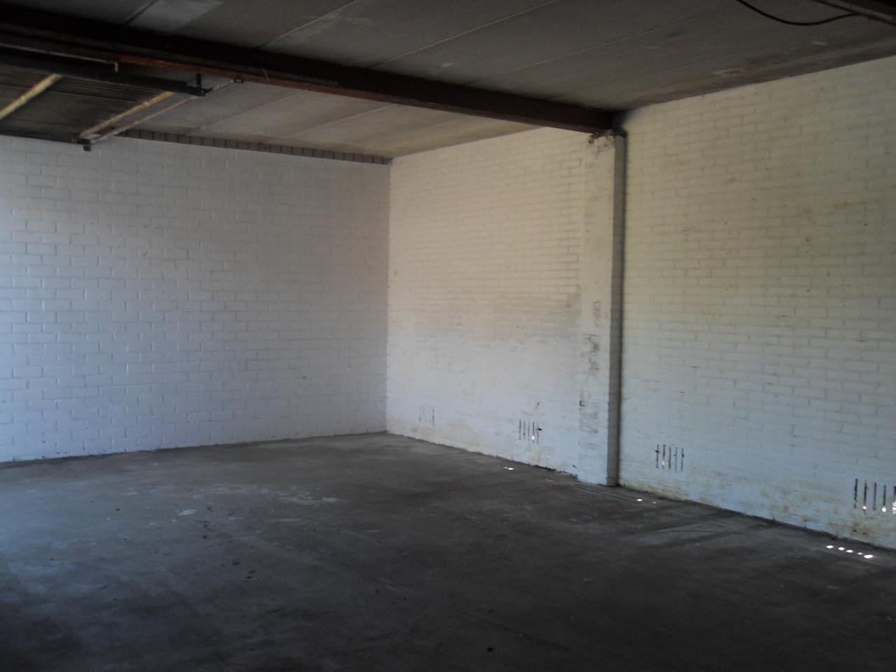 Te koop 3 dubbele extra hoge garagebox in Oost-Souburg