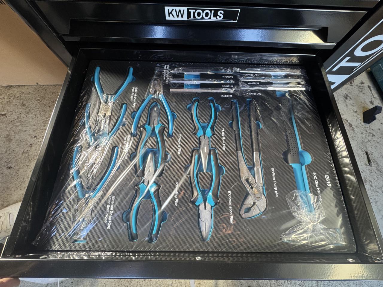 Gereedschaps karren gevuld  4 soorten