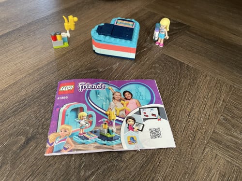 Lego Friends: Stephanie's hartvormige zomerdoos 41386