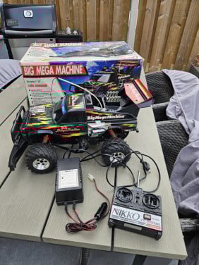 Grote vintage NIKKO Big Mega Machine radiografisch bestuurbare monstertruck
