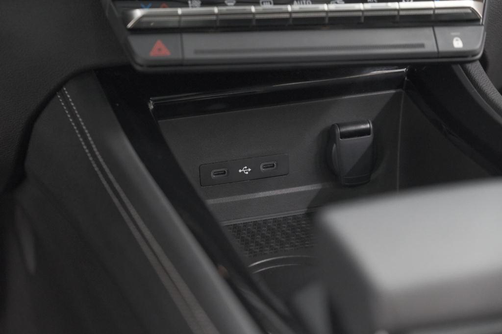 Renault Austral 1.2 e-tech full hybrid 200 techno | 360 camera | panoramada