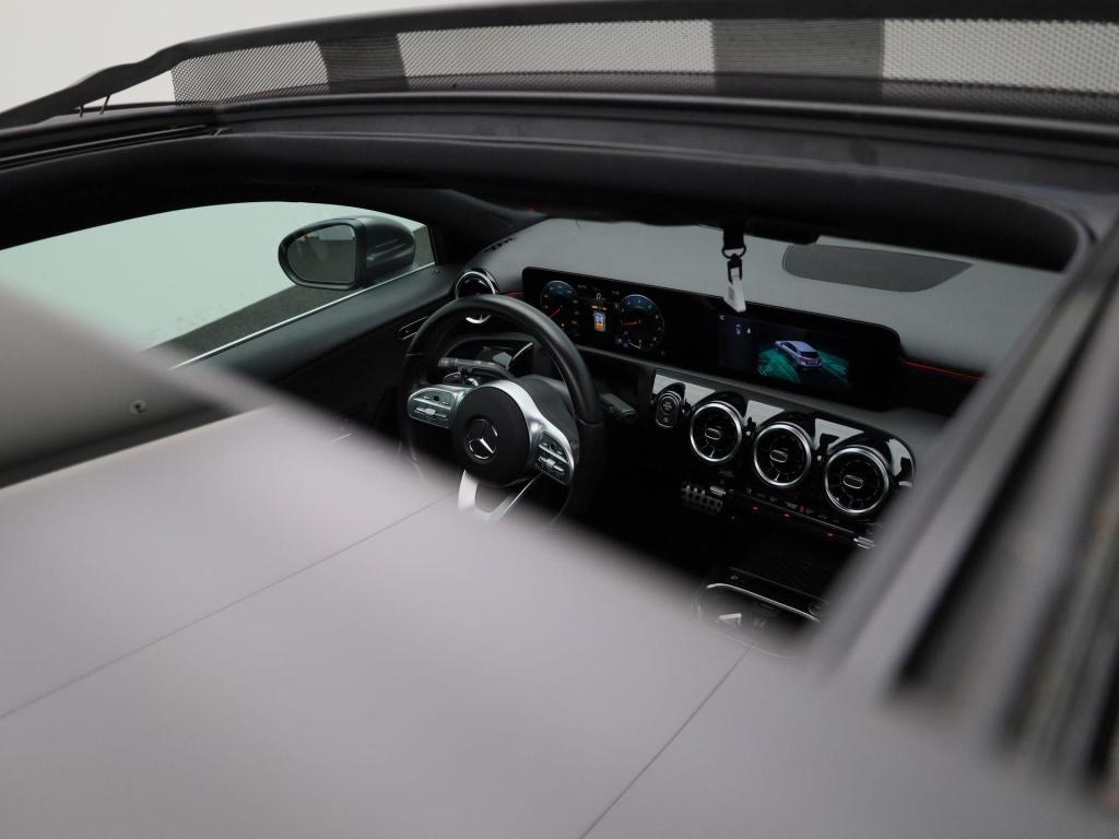Mercedes-Benz A-Klasse 180 business solution amg | automaat | panorama dak 