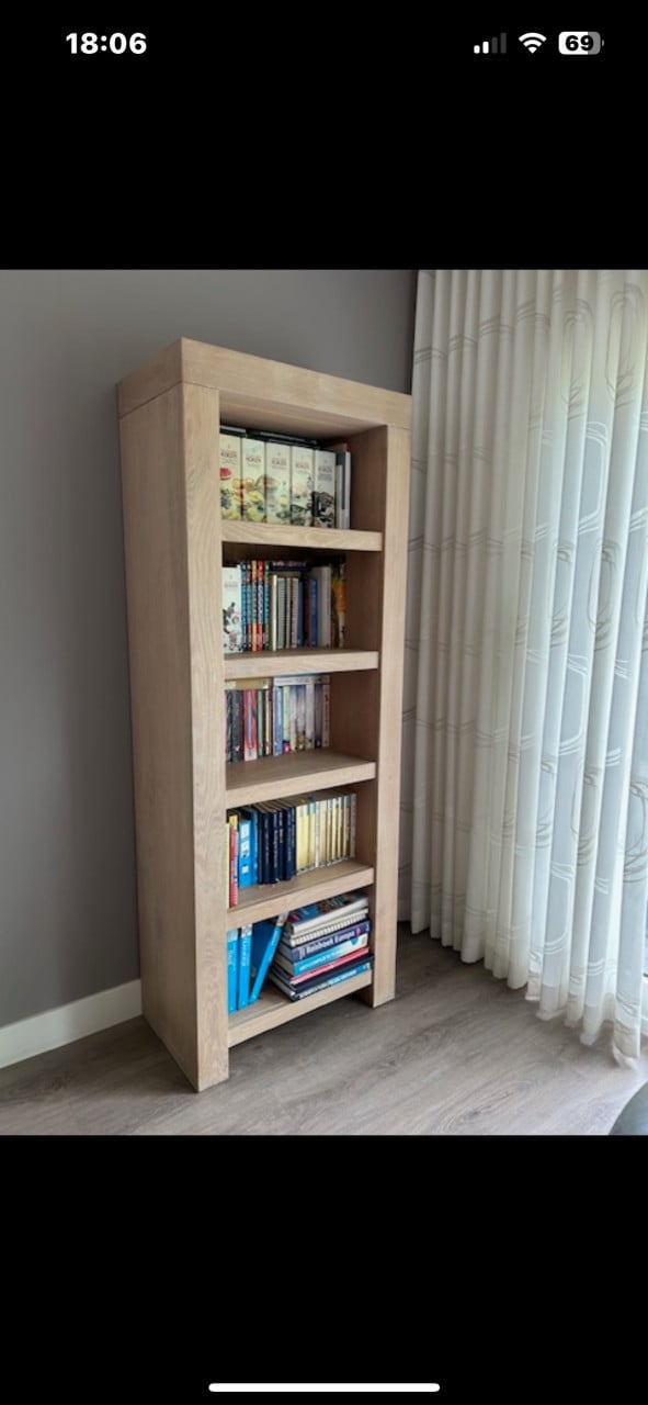 Massief eiken meubels + moderne verlichting