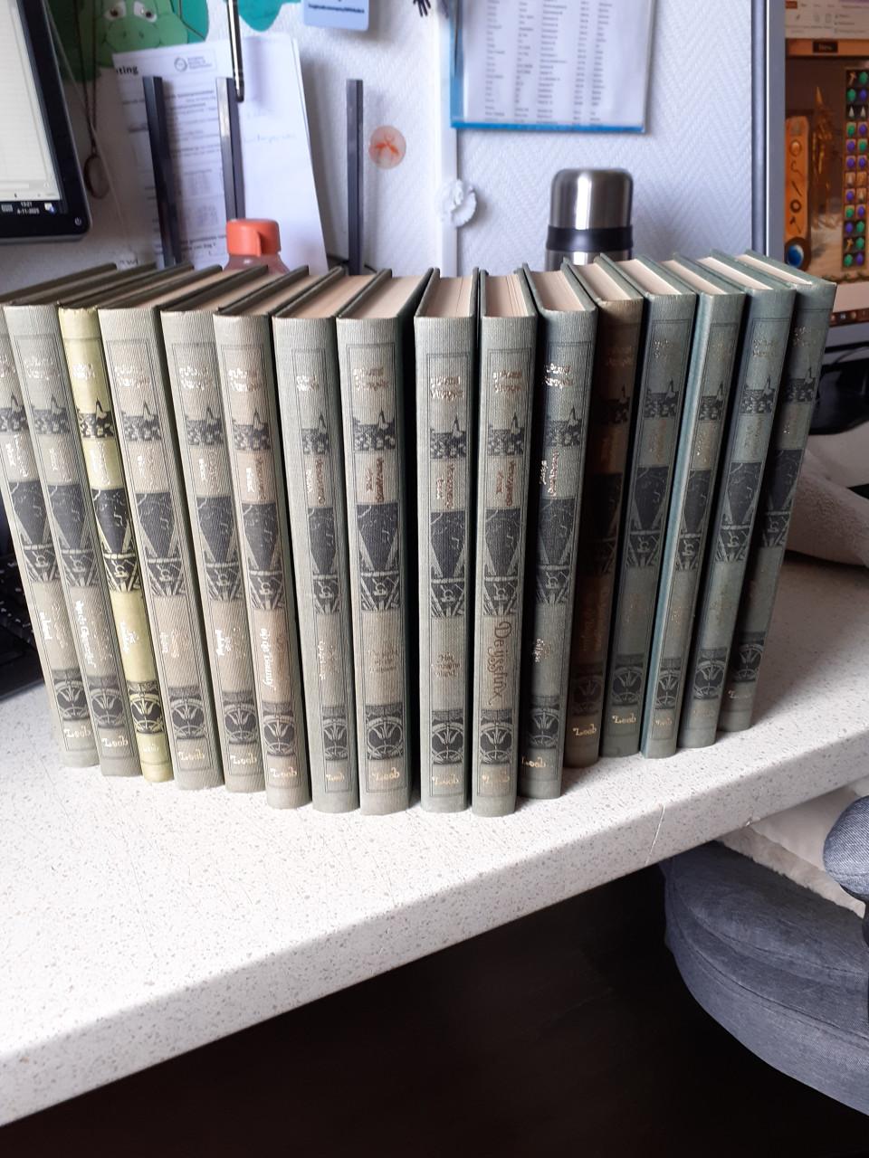 Complete serie Jules Verne,  totaal 42 delen. uitgave: 1979 / 1980.