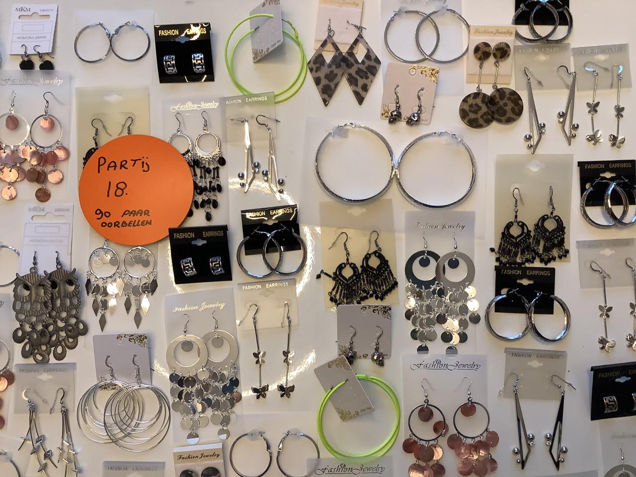 Partij hele mooie oorbellen. ( partij 18)