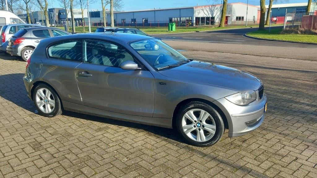 Bmw 1-SERIE 116i Corporate 3deurs bj:2009 airco lm-velgen apk 2027 !!!