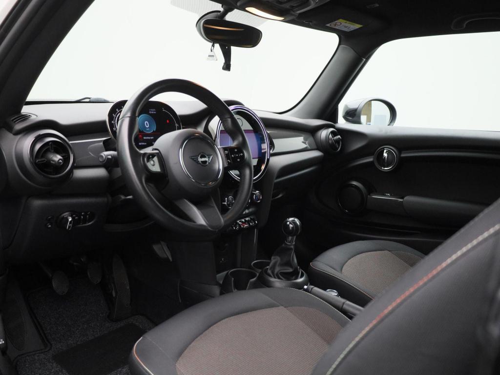 Mini 3-deurs 1.5 cooper essential | navigatie | black pakket | parkeer sens