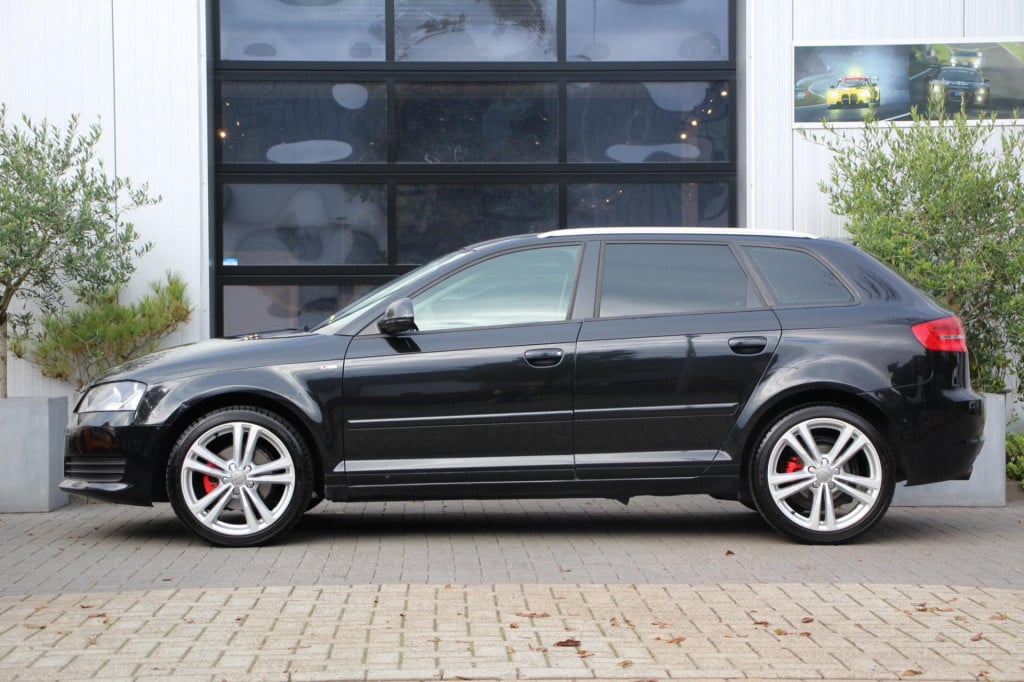 Audi A3 sportback 1.4 tfsi attraction - carplay wireless - navi - clima - 1