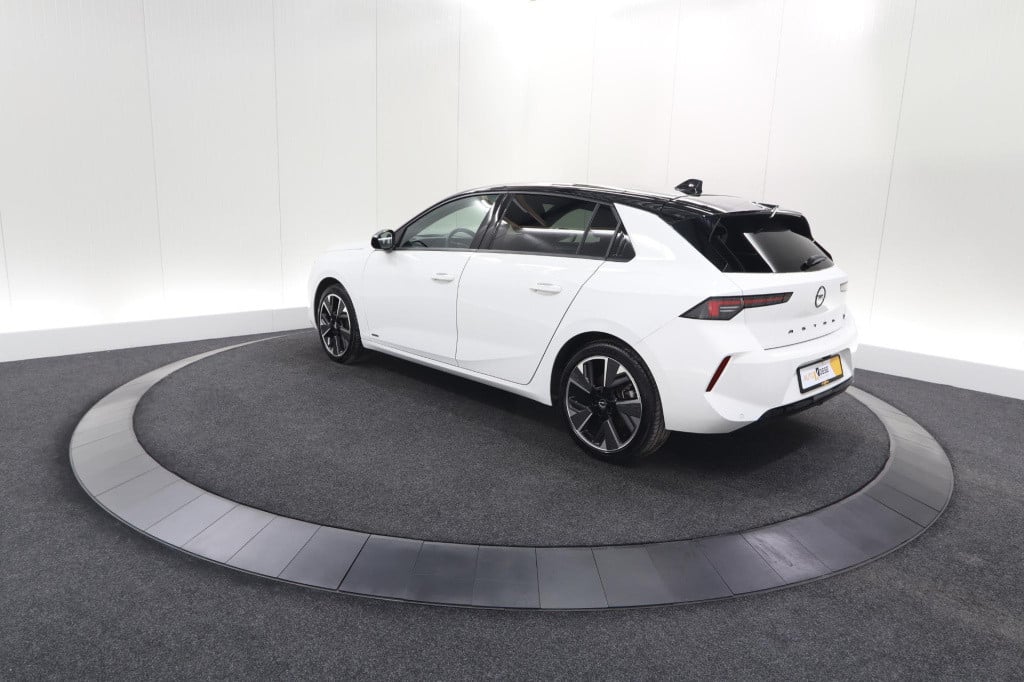 Opel Astra electric 54 kwh gs ultimate | elektrisch panoramdak | 360 camera