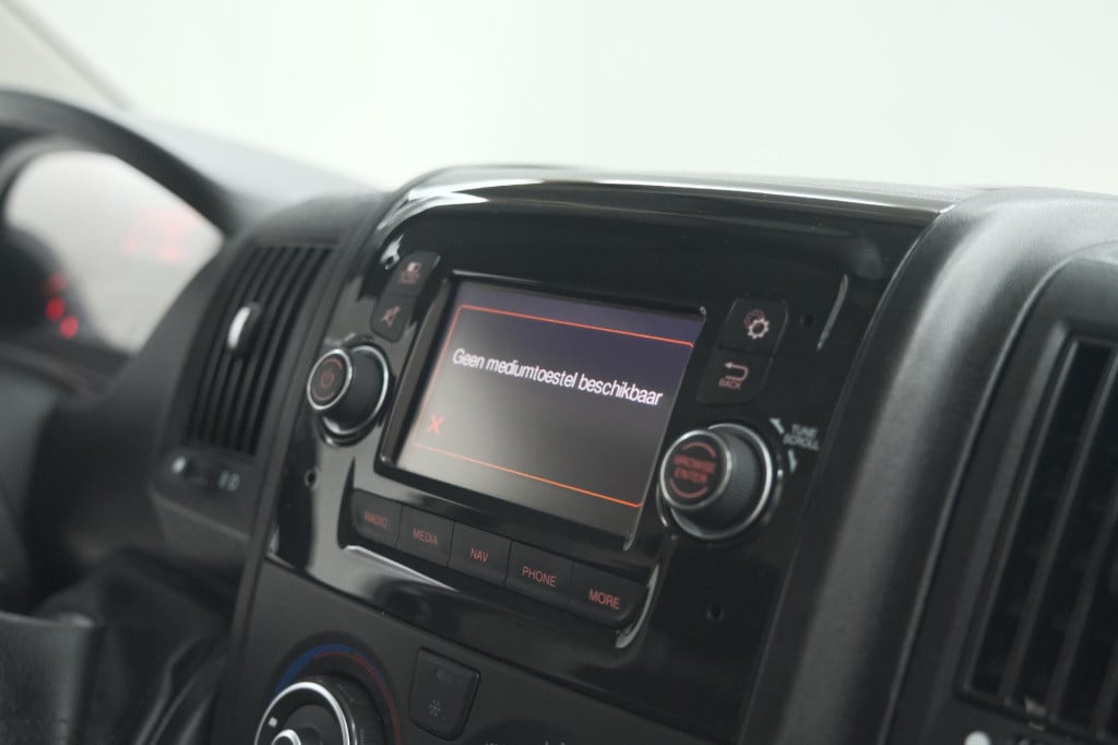 Peugeot Boxer 330 2.2 bluehdi 140 l2h2 premium | navigatie | houtenvloer in