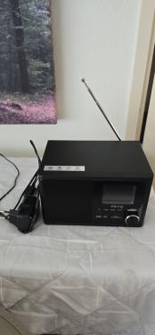 DAB RADIO PLASTIC NOG OP DISPLAY