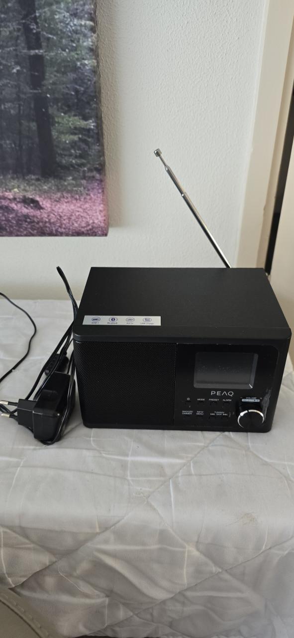 DAB RADIO PLASTIC NOG OP DISPLAY