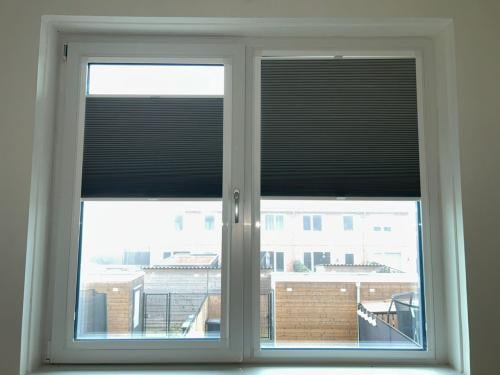 Plissegordijn wit/grijs op maat Othene huurhuis incl. montage onderdelen