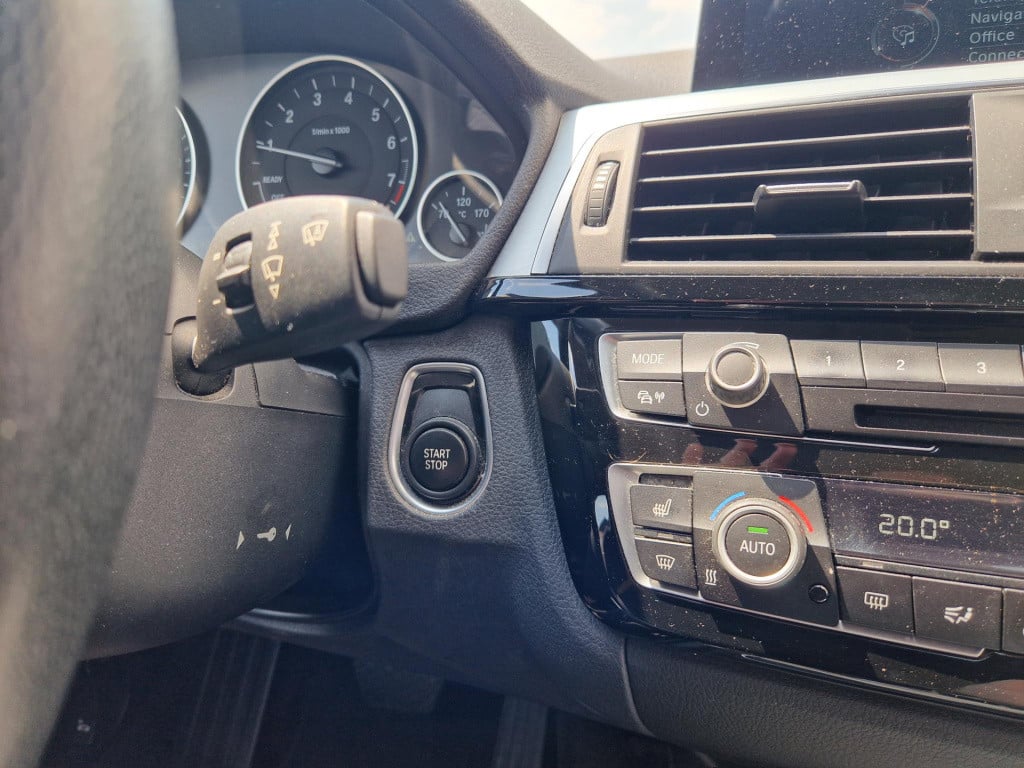 BMW 3-serie 330e centennial high executive