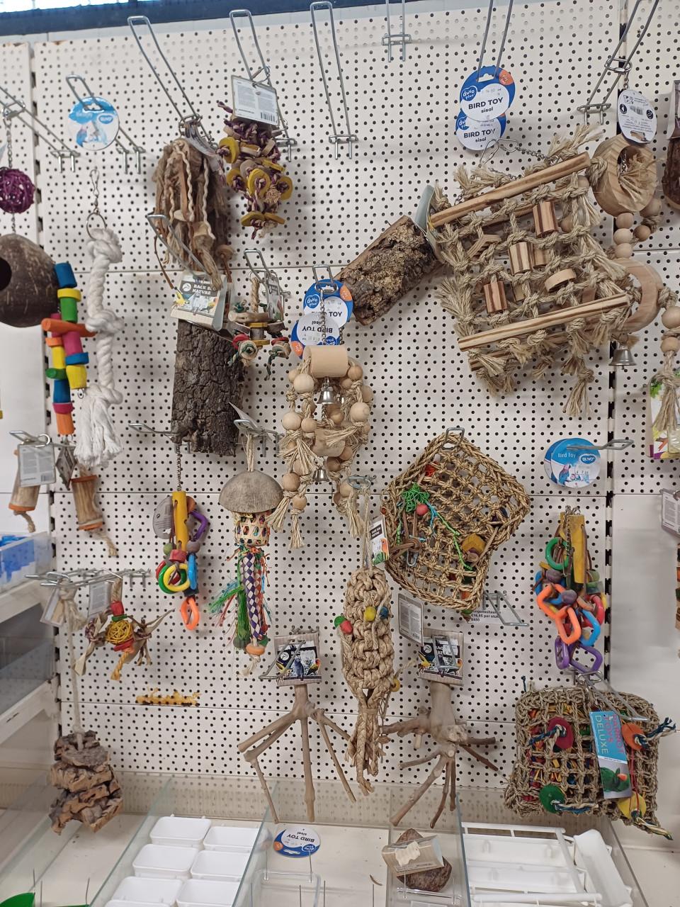 Ruime keuze uit allerlei vogelspeelgoed