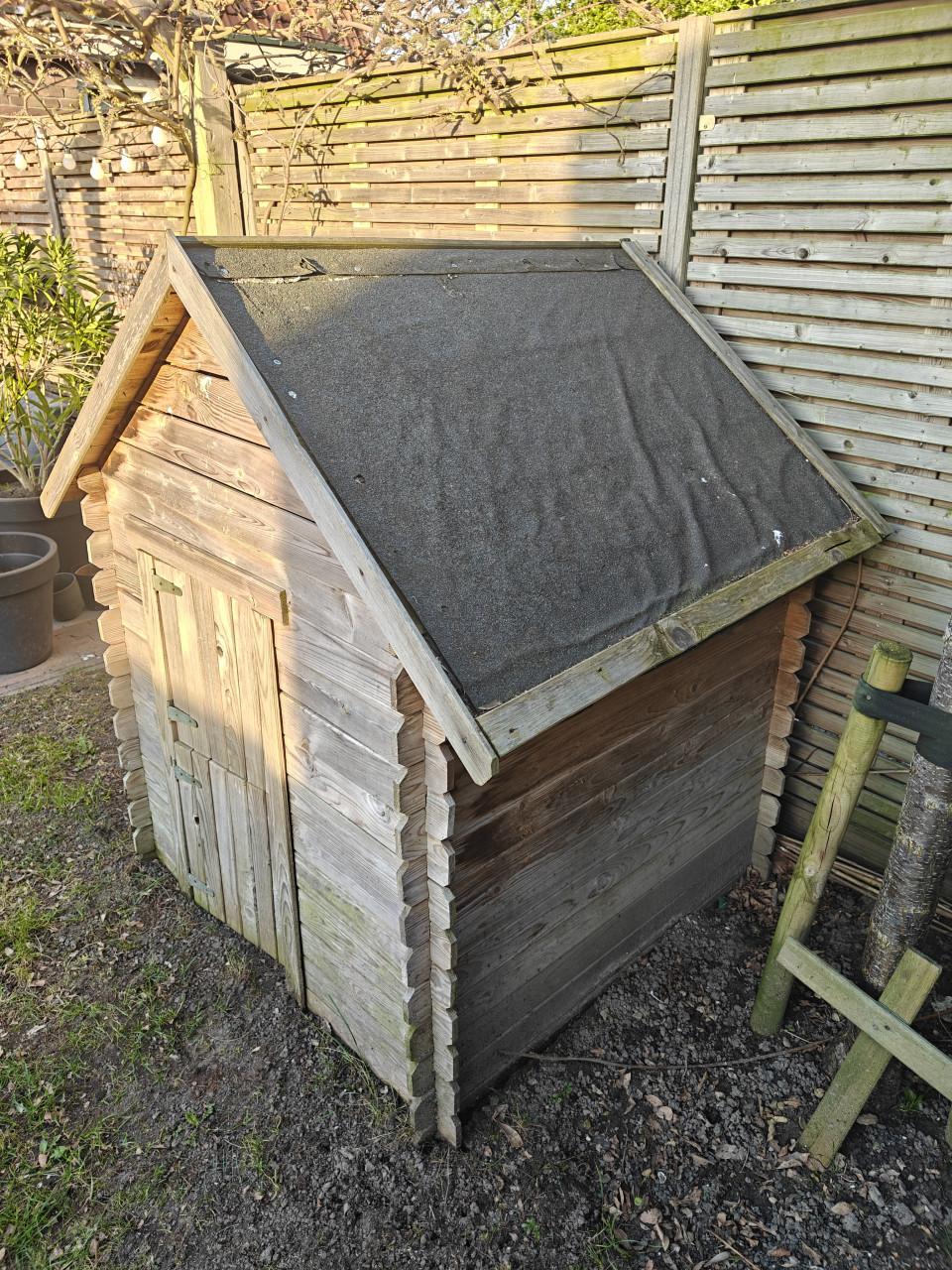 Houten speelhuisje kids ongeveer 3 jaar oud, behoorlijke staat