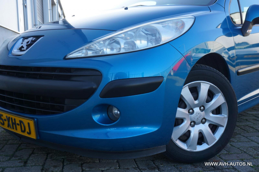 Peugeot 207 1.4-16v color-line