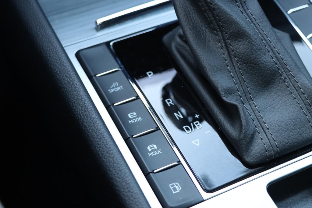 Skoda Superb combi 1.4 tsi iv business edition plus dsg