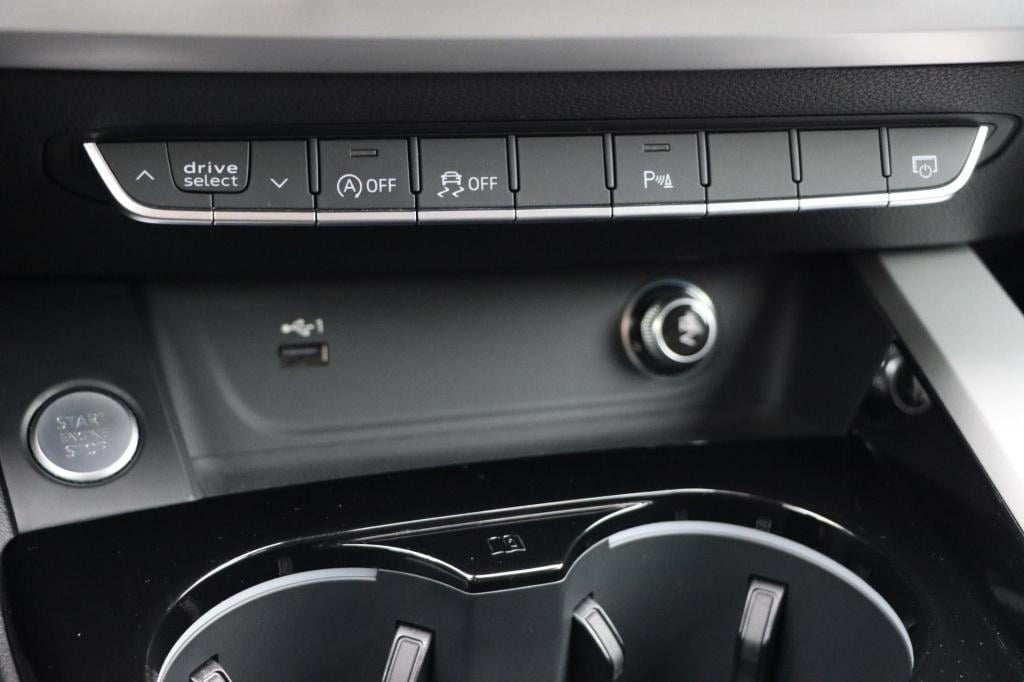 Audi A4 avant 35 tfsi launch edition business 150pk s-tronic