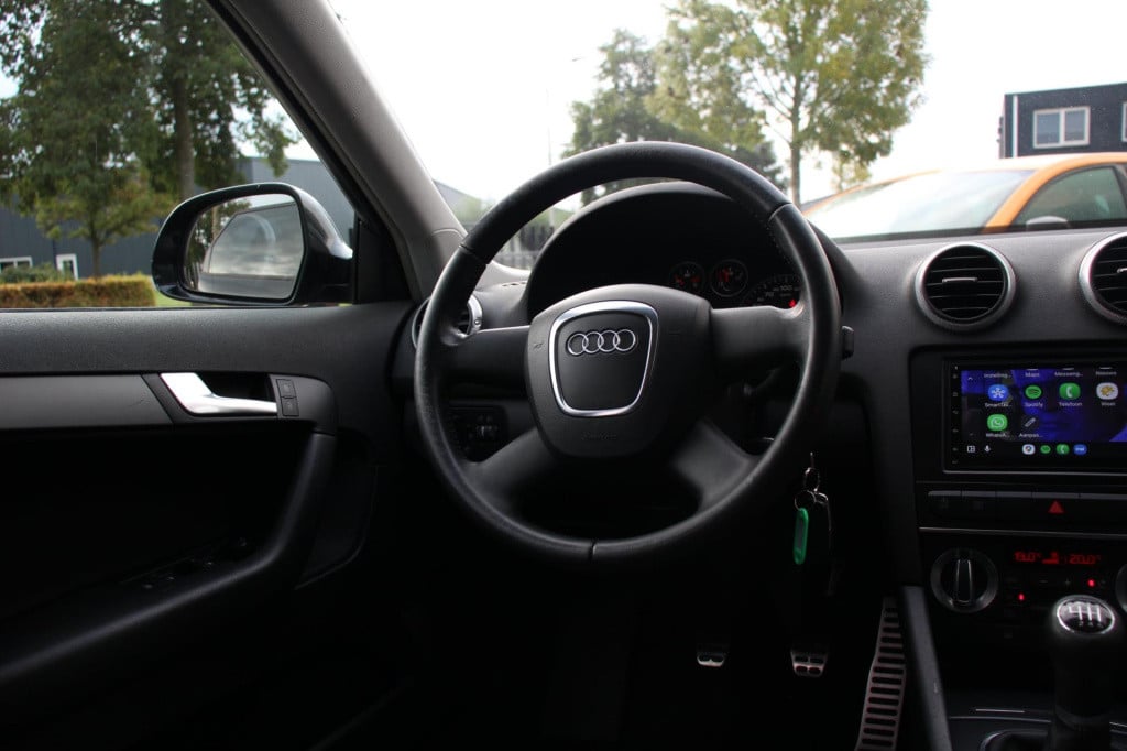 Audi A3 sportback 1.4 tfsi attraction - carplay wireless - navi - clima - 1