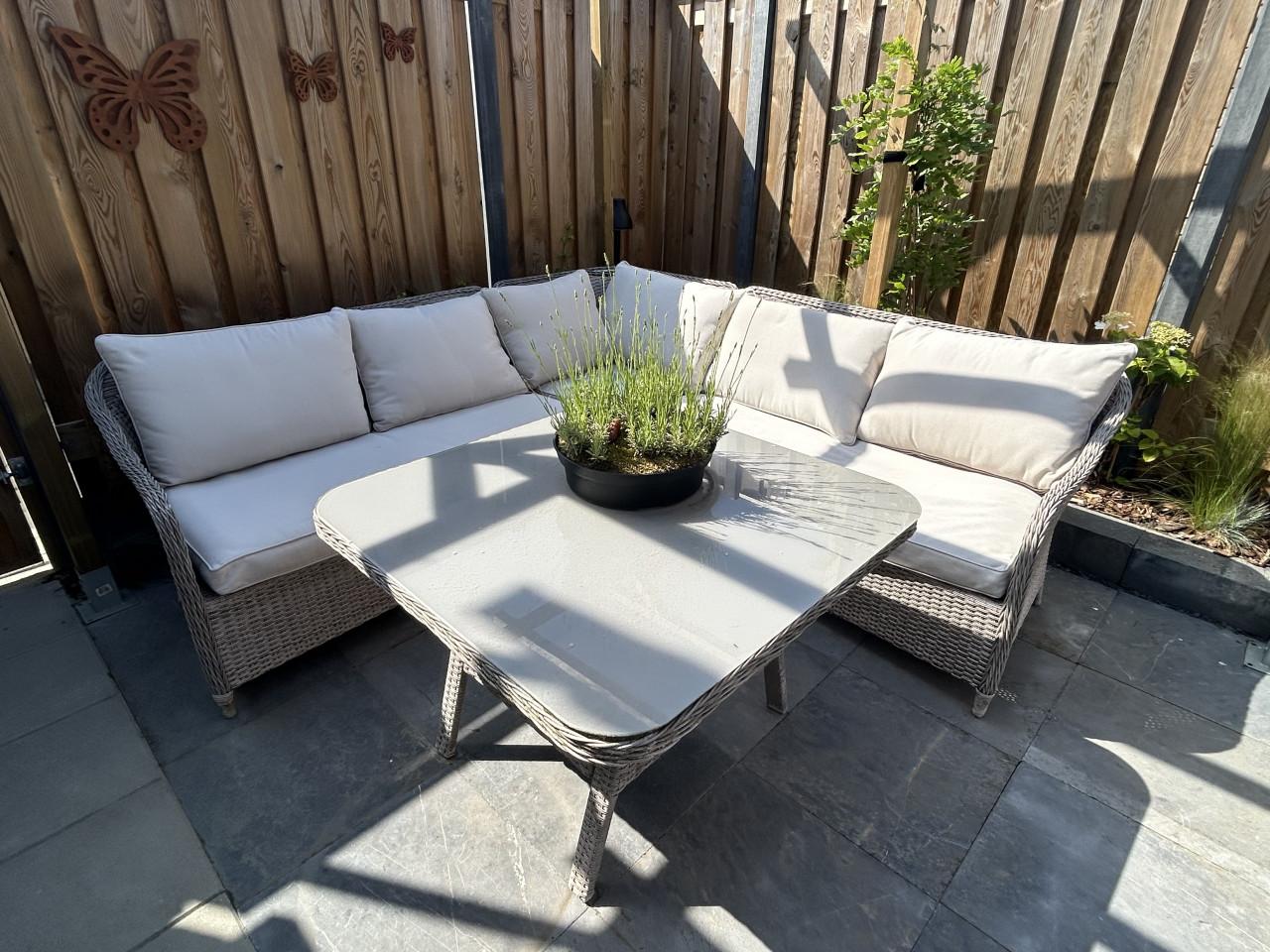 Loungeset    Gereserveerd