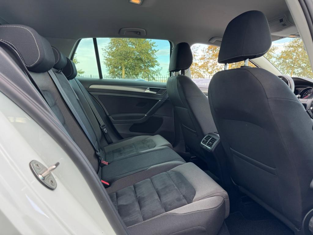 Volkswagen Golf 1.0 tsi * massage stoel * camera * carplay * stoelverwarmin