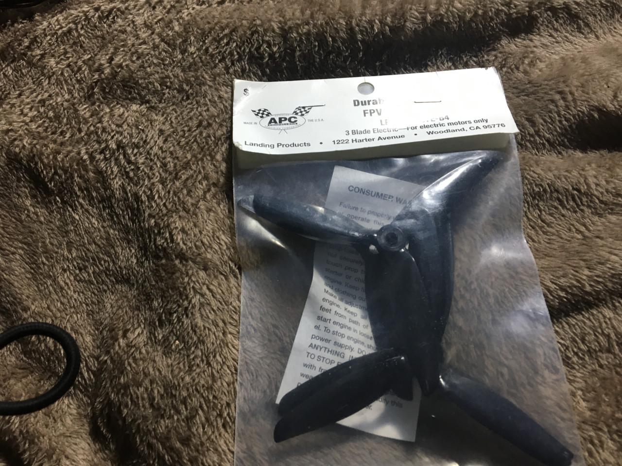 Quatcopter, laadstation, accus, fpv brill, controller, rugtas.