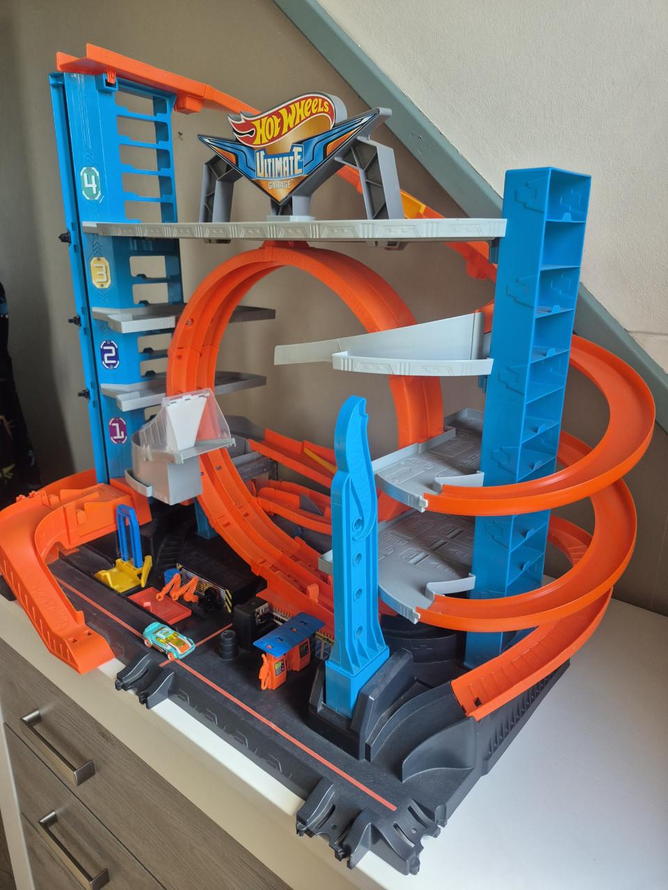 Hot wheels garage