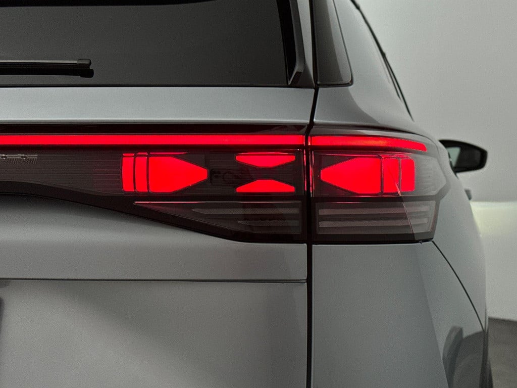 Volkswagen Tayron r-line-edition 1.5 ehybrid 200 kw / 272 pk suv 6 v