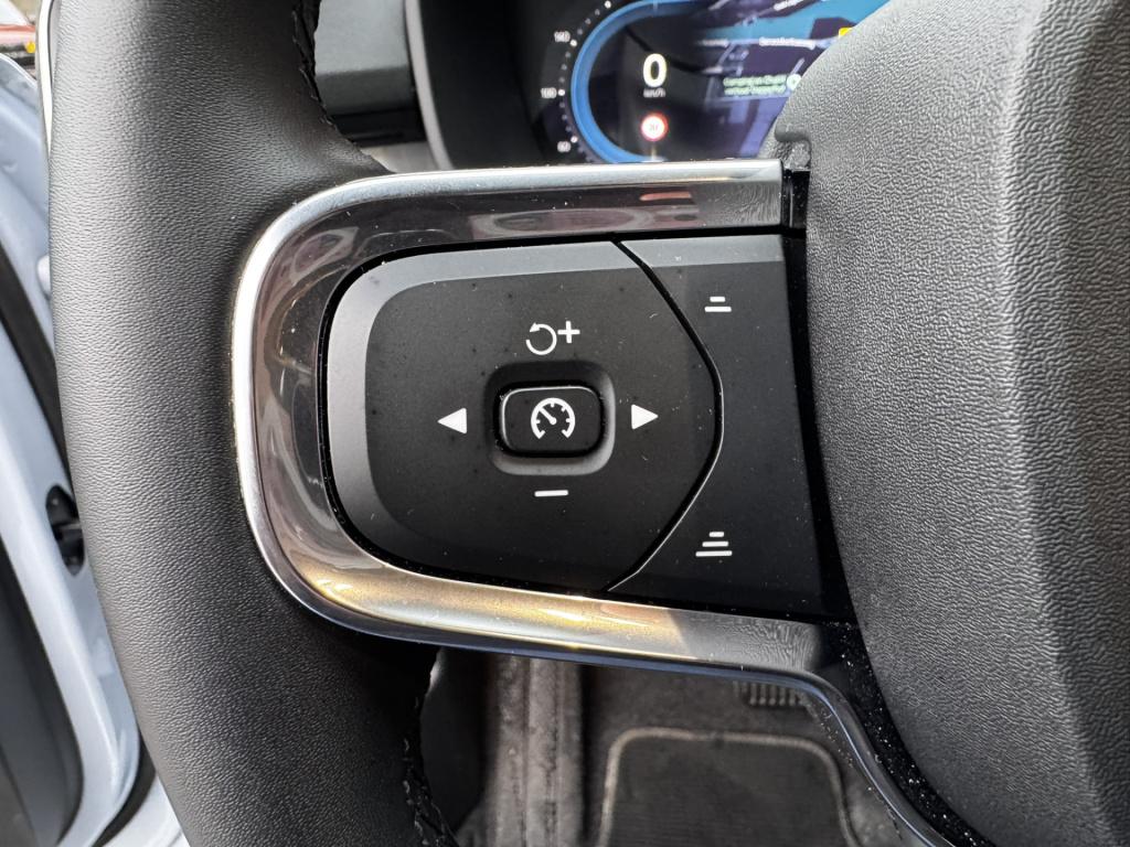 Volvo XC40 2.0 b4 plus dark | 18'' lmv | trekhaak | harman kardon