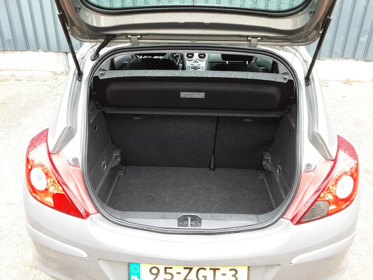 Opel Corsa 1.2-16V Cosmo