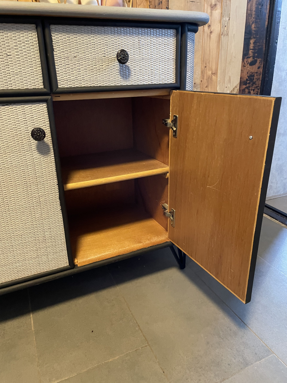 Te koop: Uniek stijlvol kastje – een echte eyecatcher!